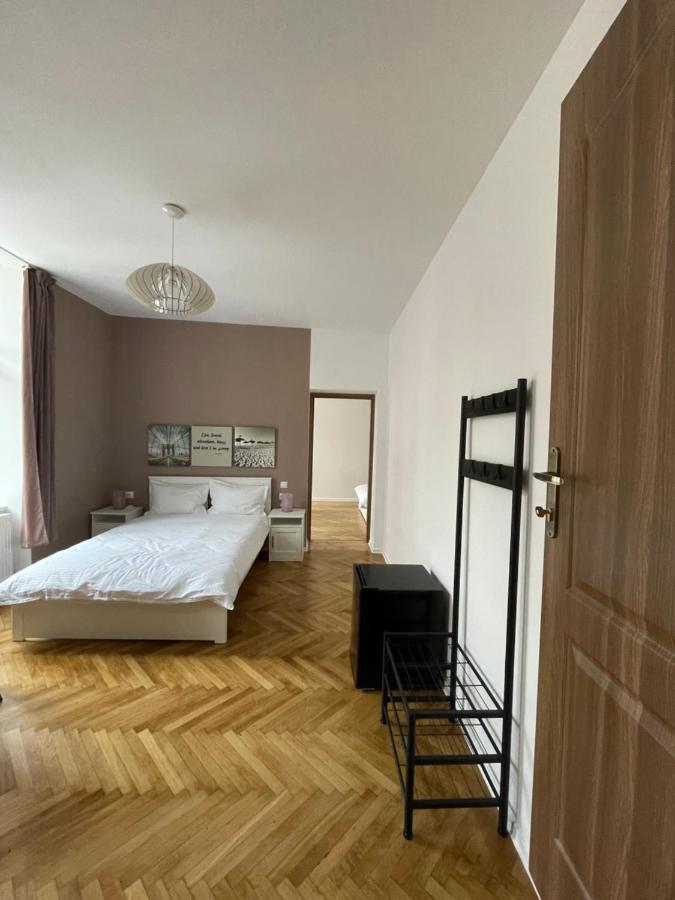 Schei Central Studios In The Heart Of Braşov Exterior foto