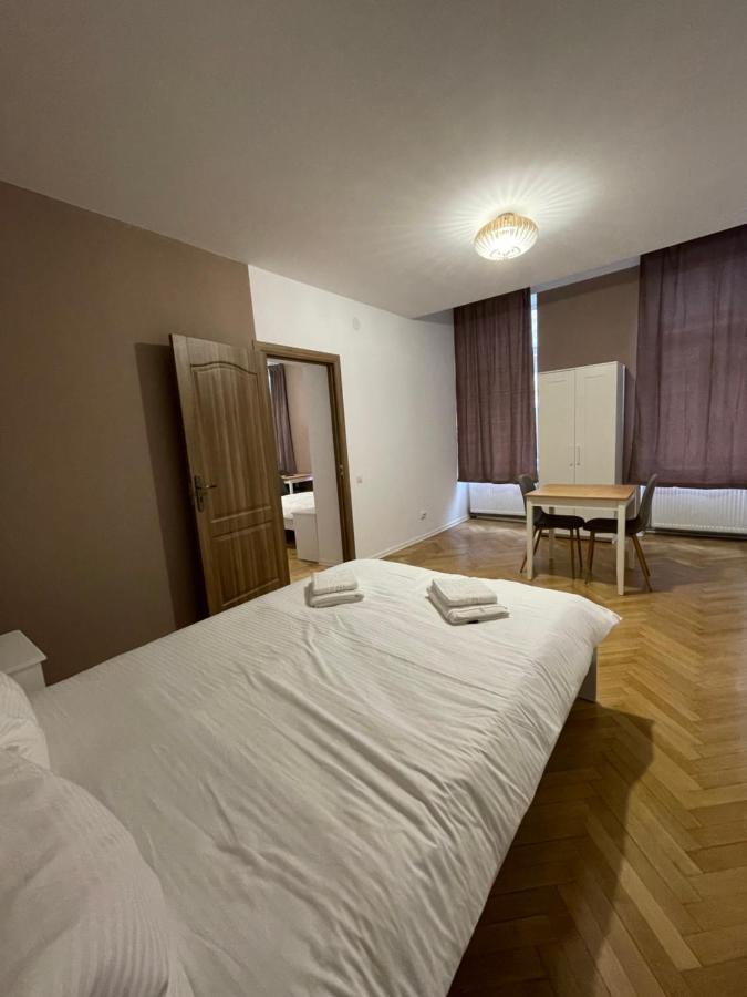 Schei Central Studios In The Heart Of Braşov Exterior foto