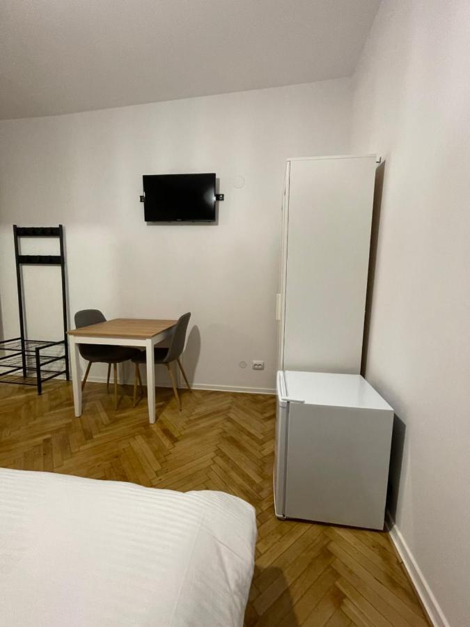 Schei Central Studios In The Heart Of Braşov Exterior foto